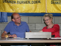 Jan en Nancy aan de bonnetjes